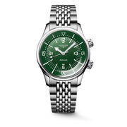 Il Longines Legend Diver L3.764.4.06.6 è un orologio automatico da 39 mm con cassa e bracciale in acciaio inossidabile, caratterizzato da un vibrante quadrante verde laccato lucido con numeri arabi e indici dipinti, e lancette argentate luminescenti Swiss Super-LumiNova®. Equipaggiato con il calibro automatico L888 con bilanciere-spirale in silicio monocristallino, offre una riserva di carica di circa 72 ore ed è certificato cronometro (COSC) e conforme allo standard ISO 6425 per gli orologi subacquei. Con
